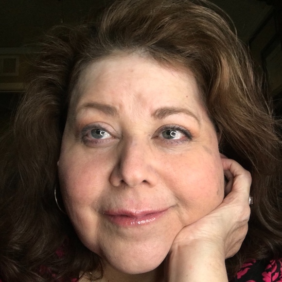 Meet your Posher, Lisa - Picture 1 of 1